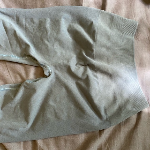 Utility Grey Alphalete Amplify Leggings - Picture 5 of 8